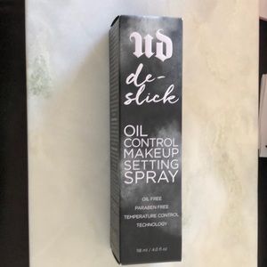 Urban Decay Oil Control Makeup Setting Spray